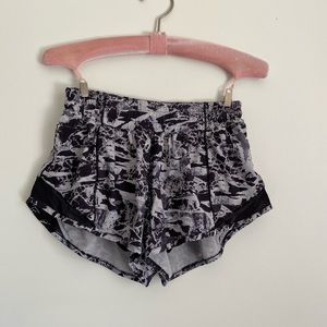 Lululemon Hotty Hot Low Rise Short 2.5”